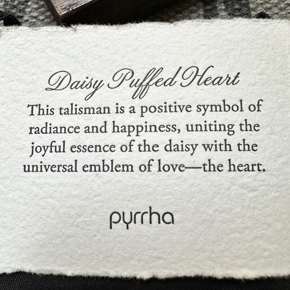 Stunning Daisy puffed heart PYRRYA ring size 9. Sterling silver - Picture 3 of 8